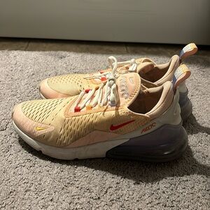 Women’s Nike Air 270